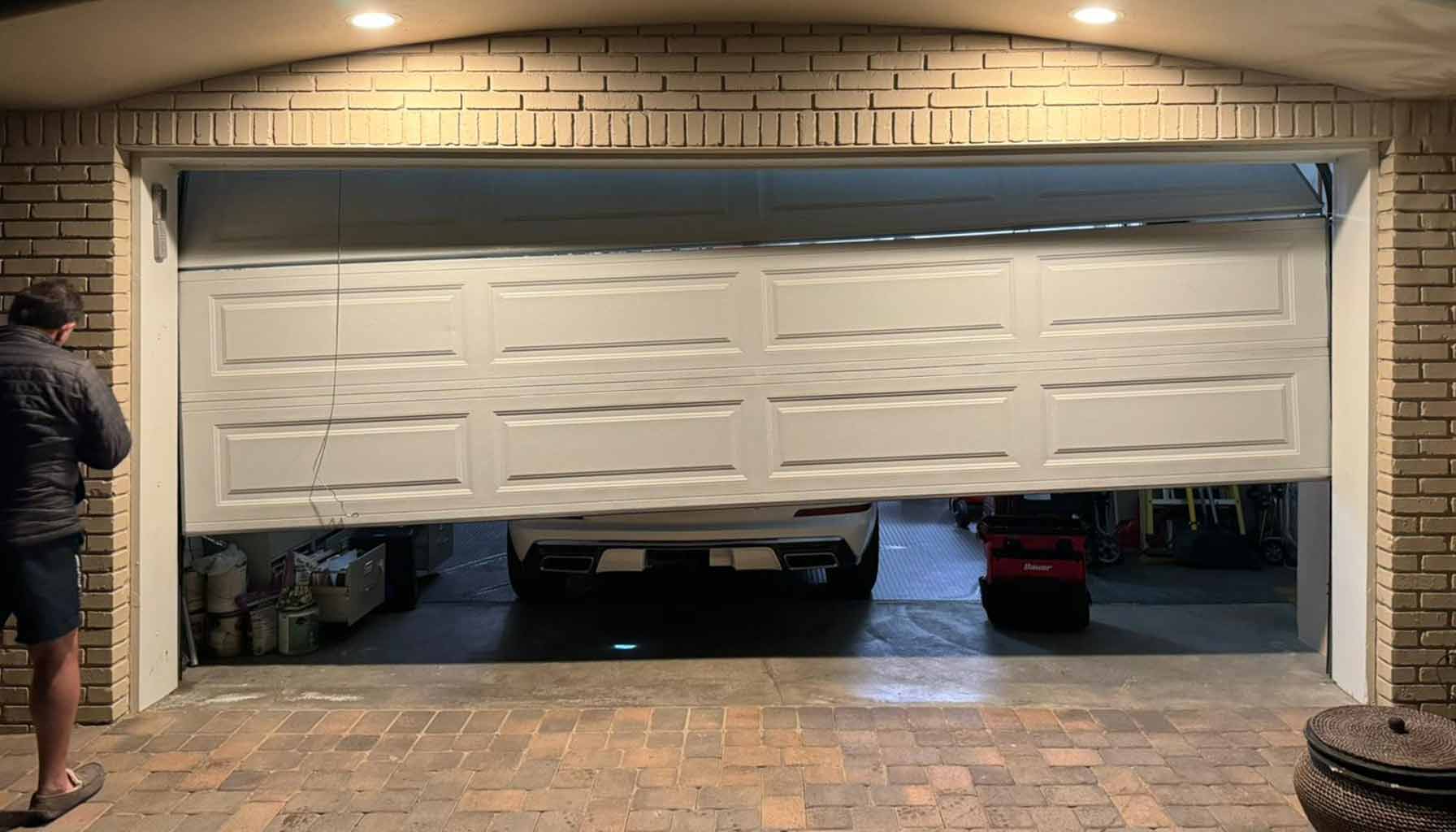 Expert Garage Door Repair Technicians in Hollywood, FL